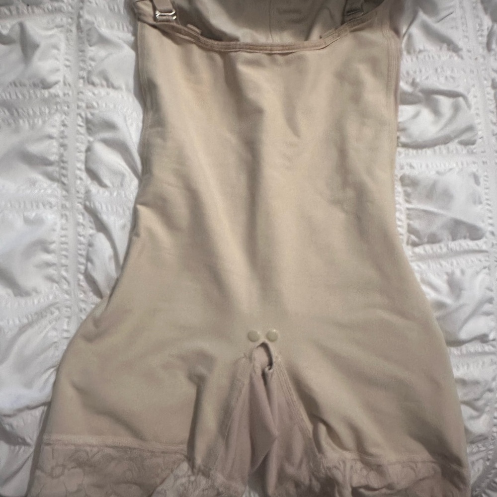Elegant Cream Women's Shapewear